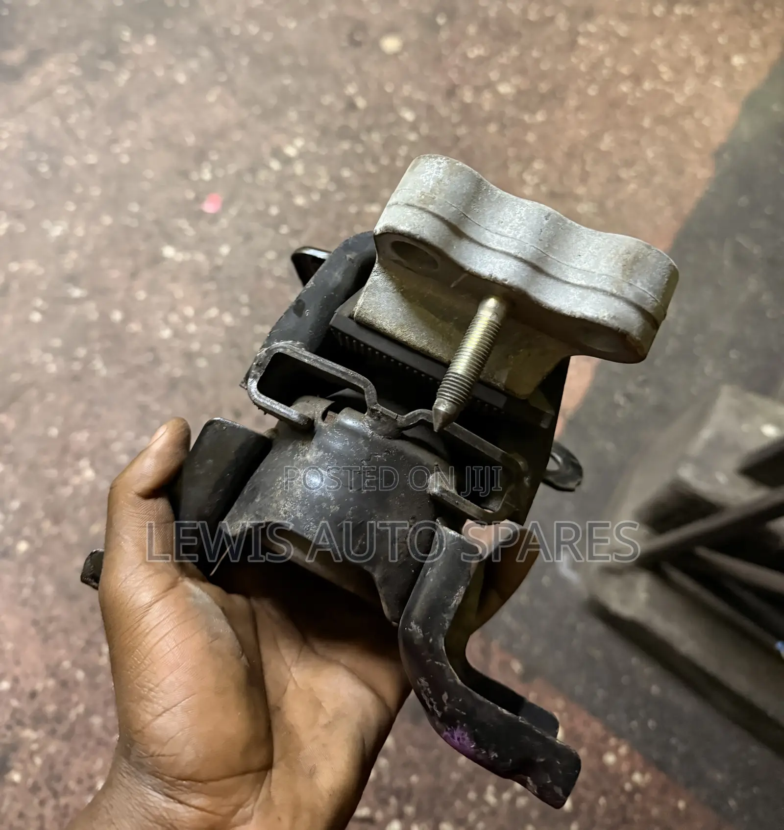 Noah Voxy Engine Mounting