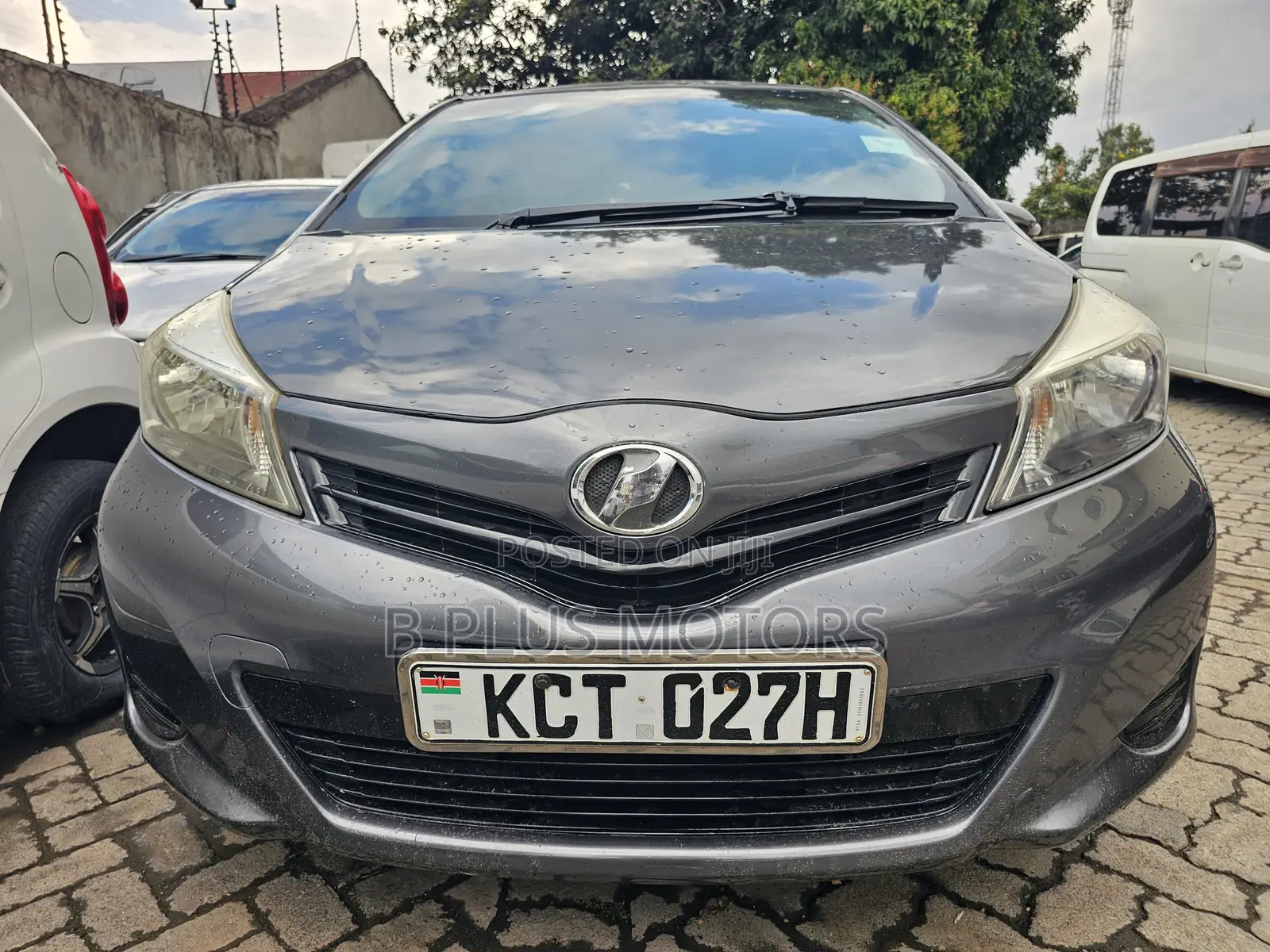 Toyota Vitz 2011 Gray