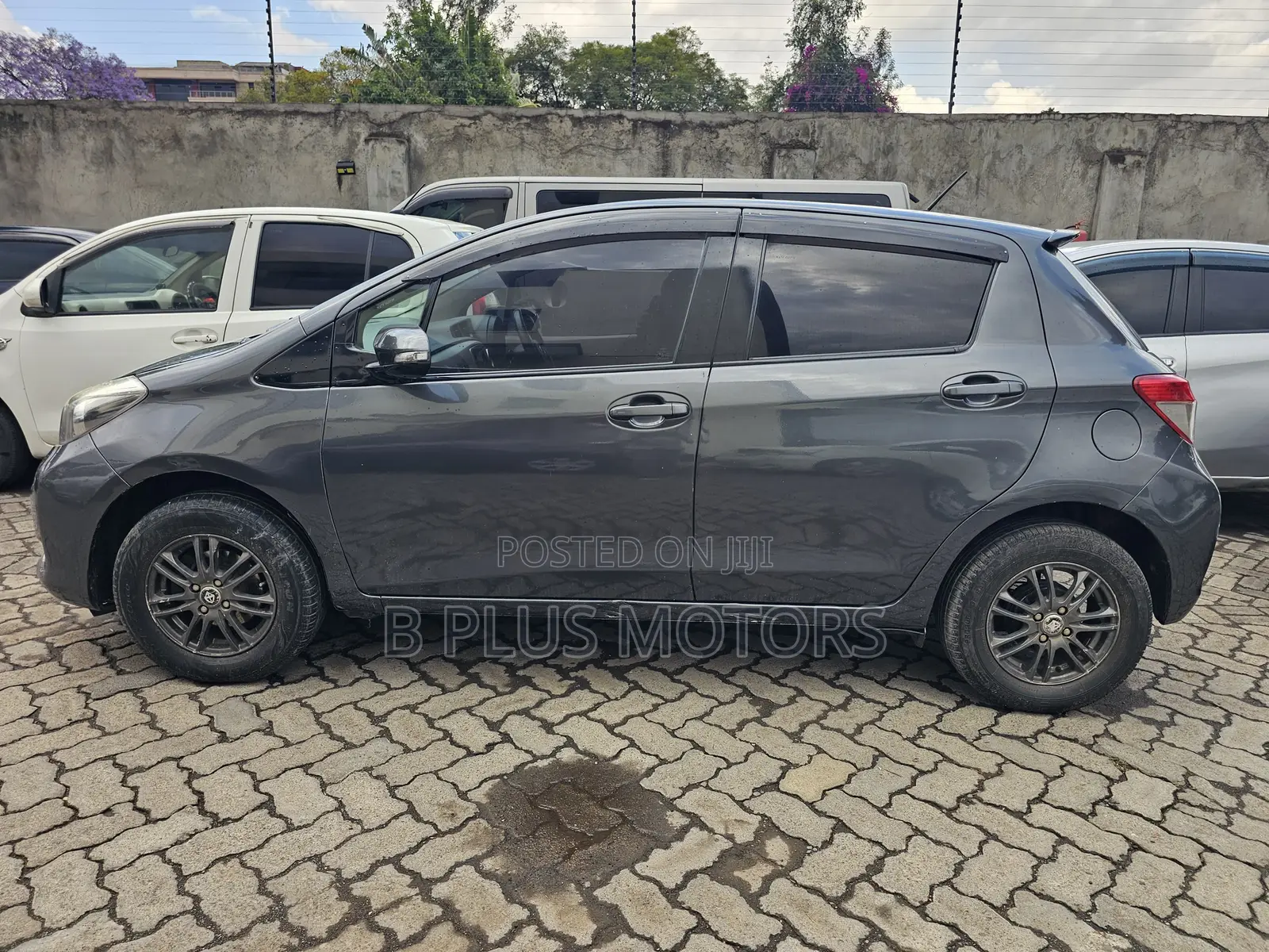 Toyota Vitz 2011 Gray