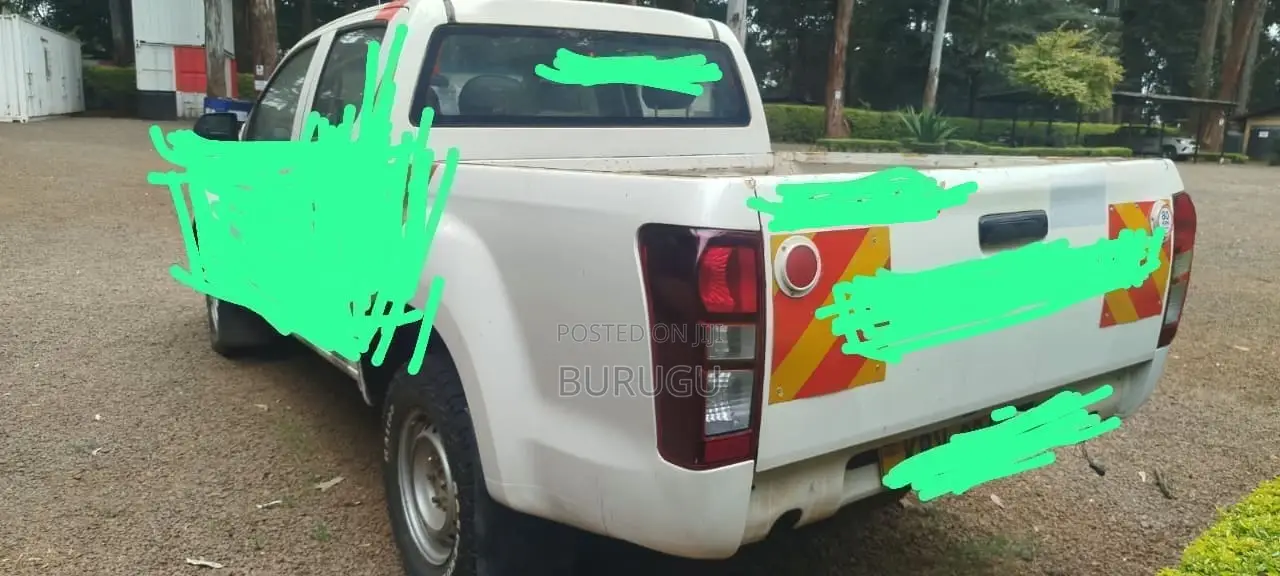 Isuzu D-MAX 2013 White