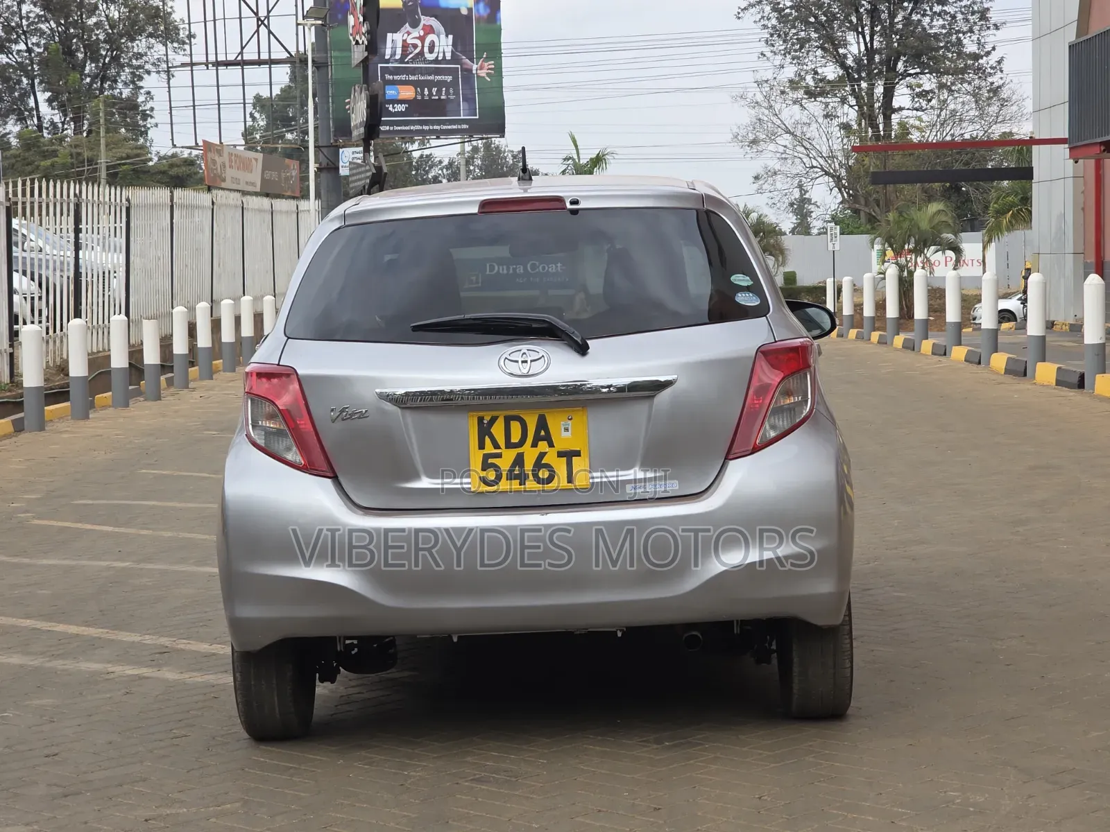 Toyota Vitz 2013 Silver