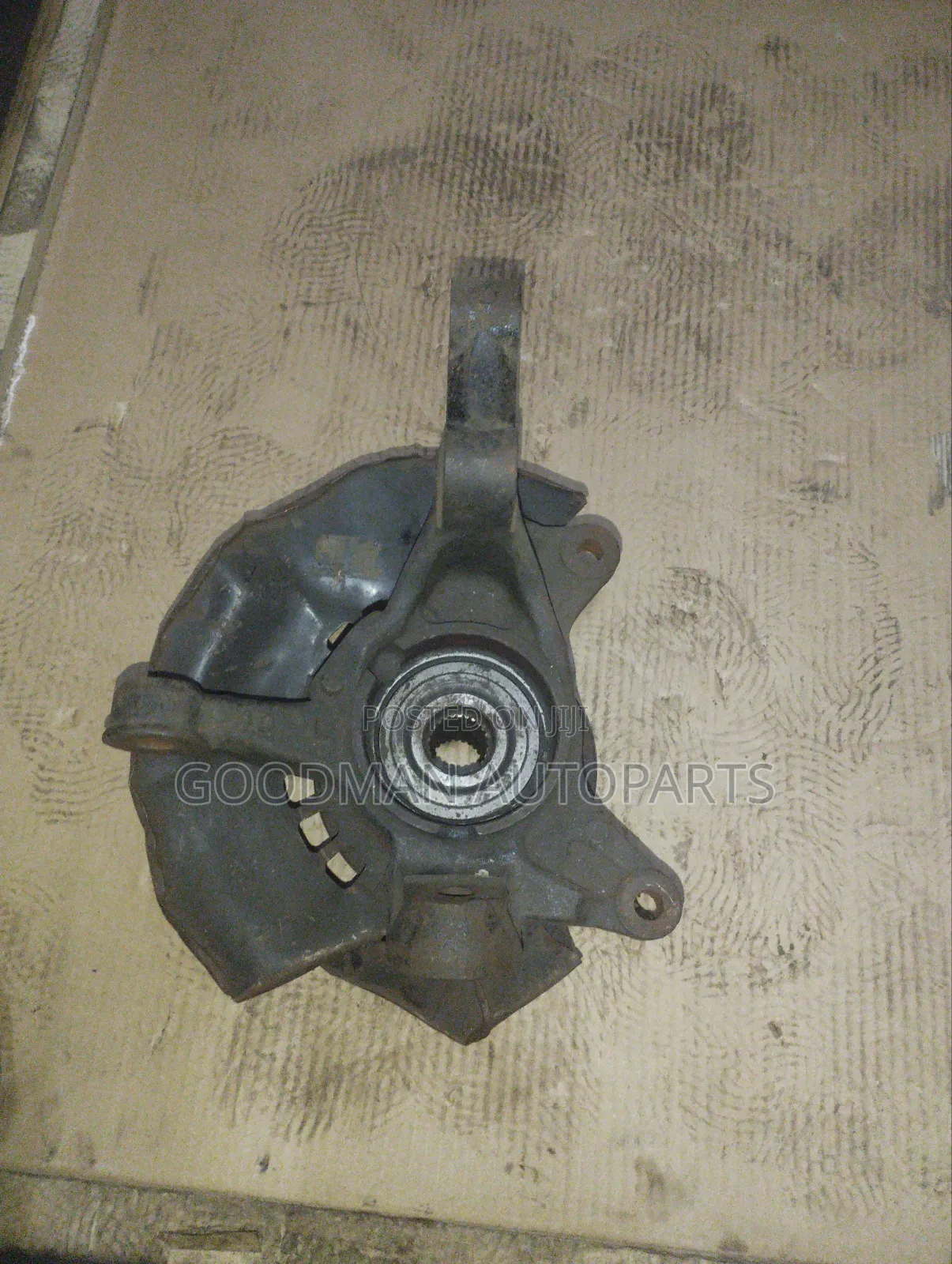 Front Hub Noah/Voxy