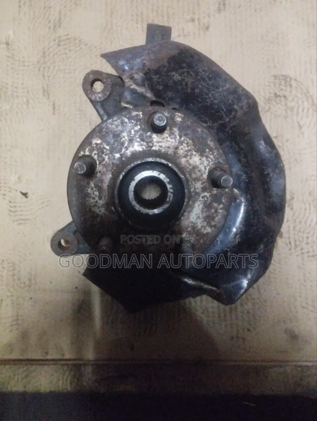 Front Hub Noah/Voxy