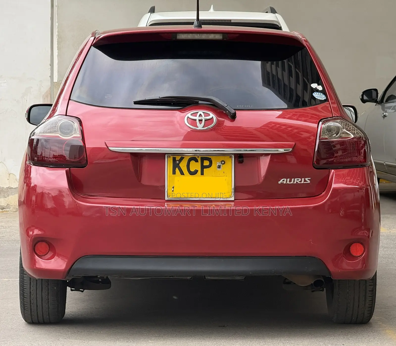 Toyota Auris 2011 Red