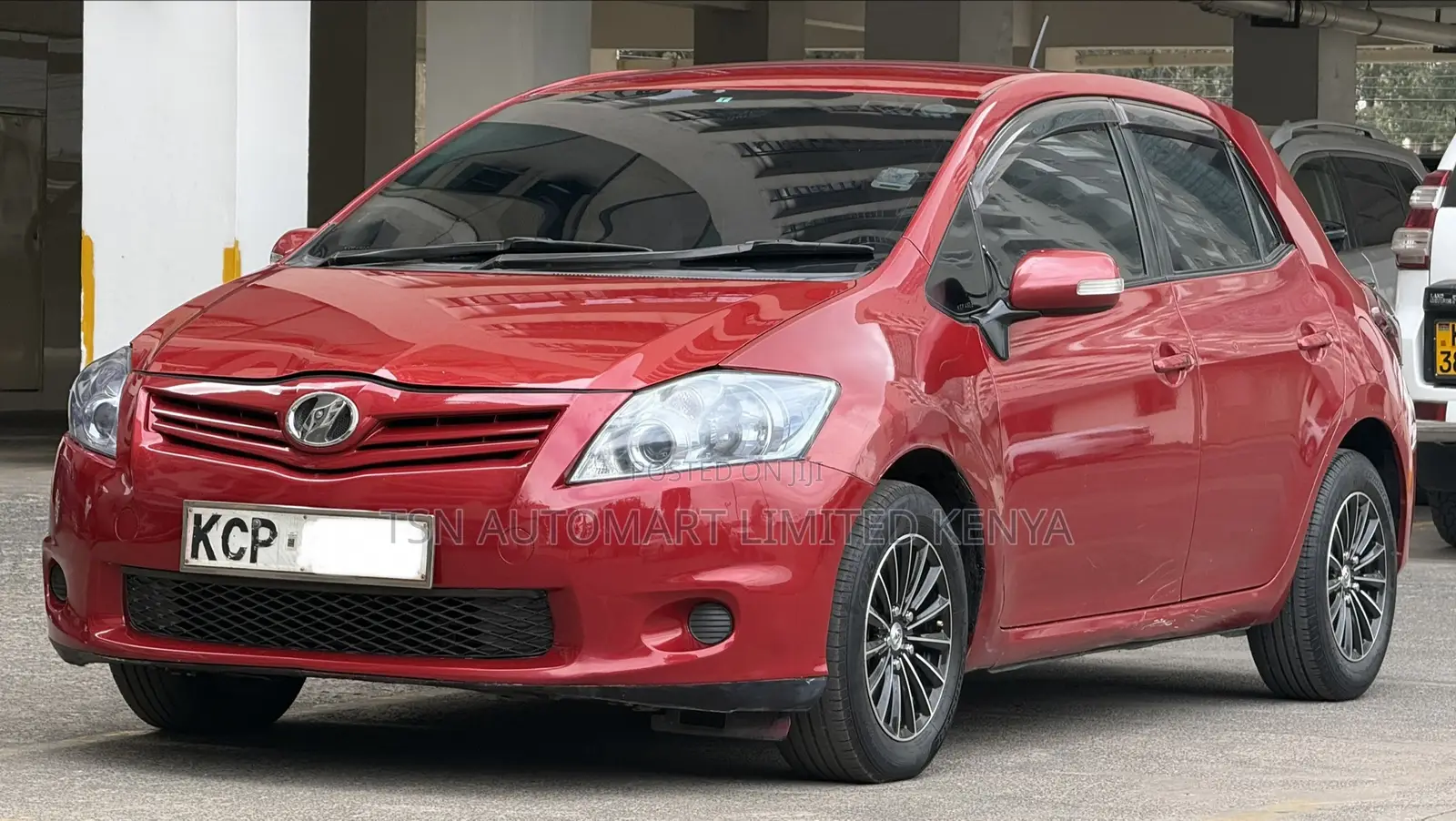 Toyota Auris 2011 Red