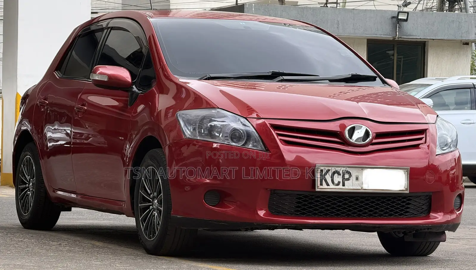 Toyota Auris 2011 Red