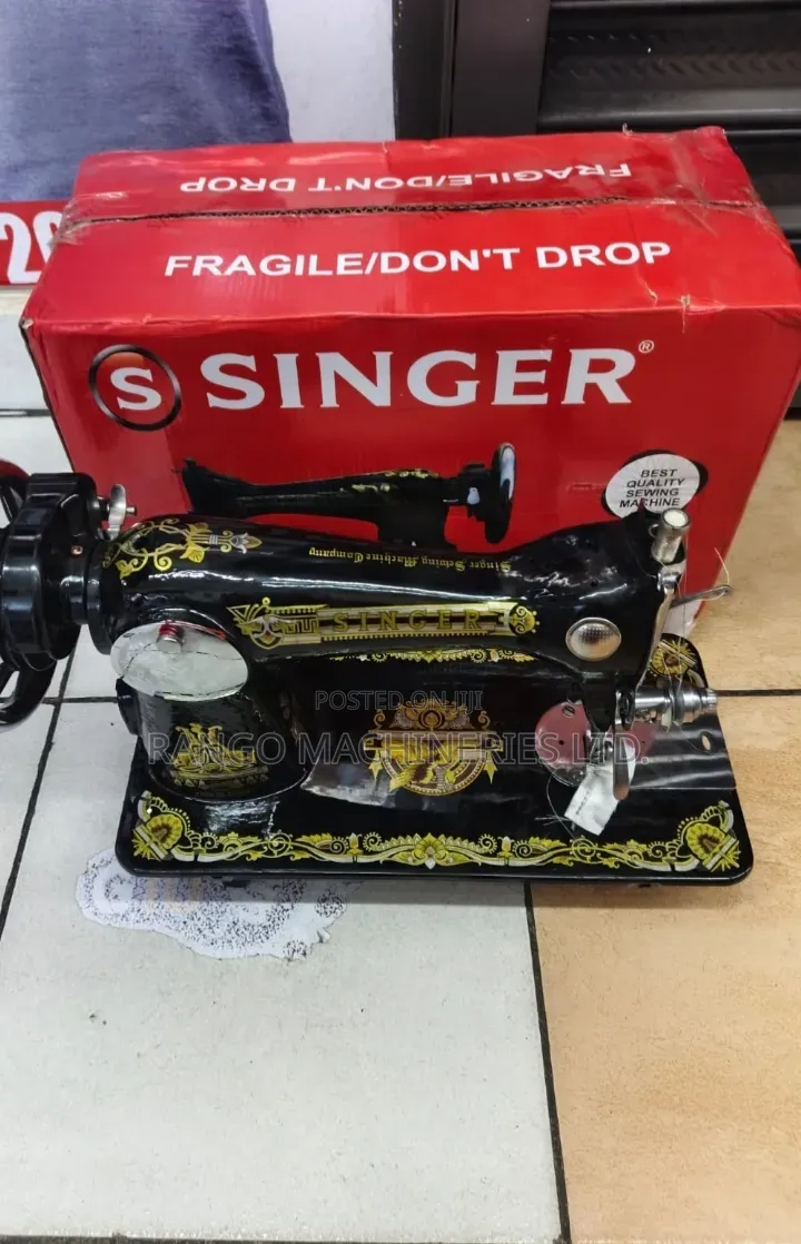 Singer / Sewing Machine