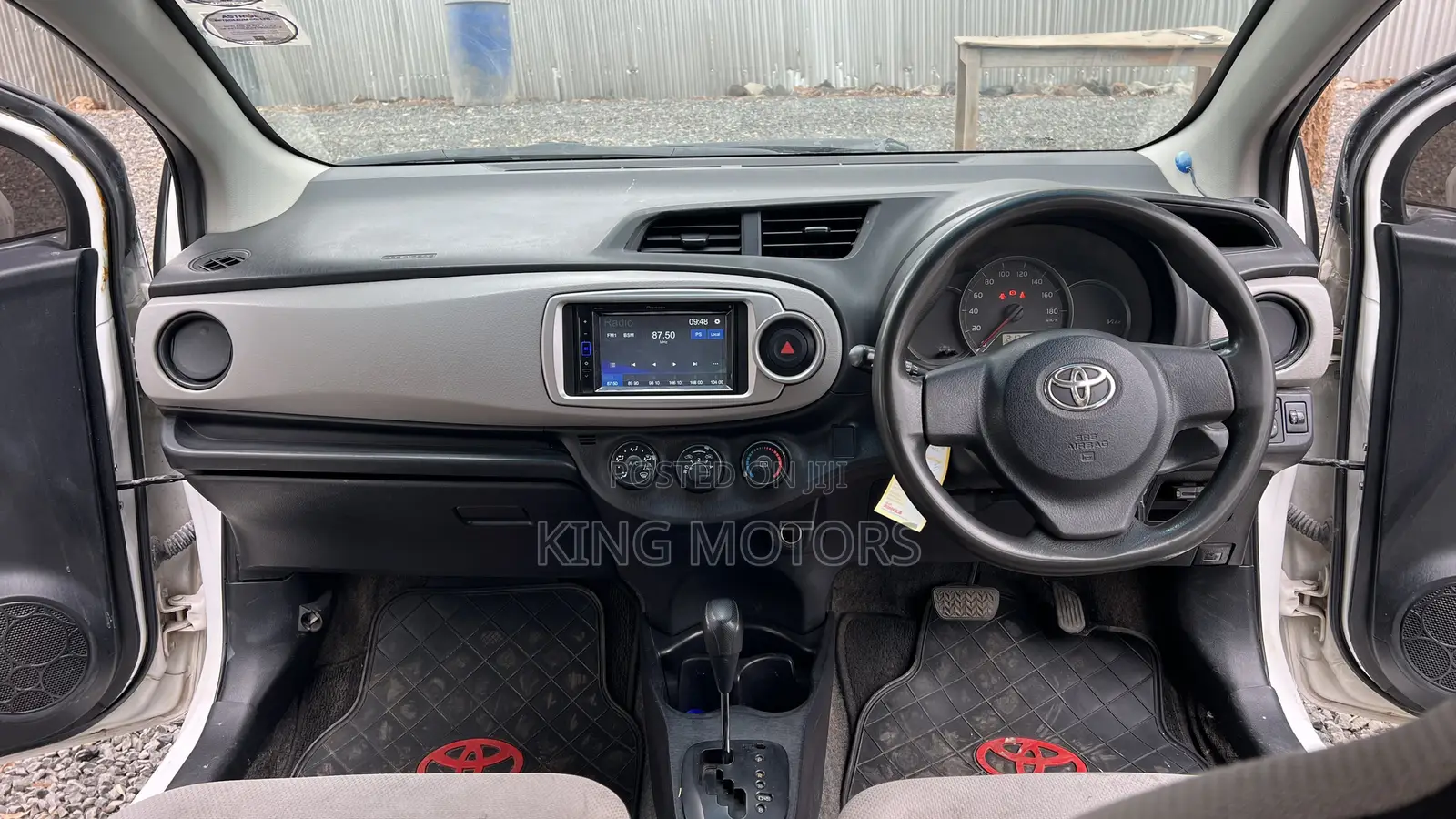 Toyota Vitz 1.3 AWD 5dr 2014 White