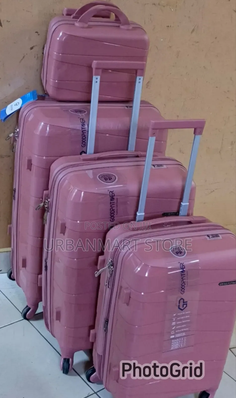 4 in 1 Luxurious Unbreakable Suitcase Set – 4 PCS