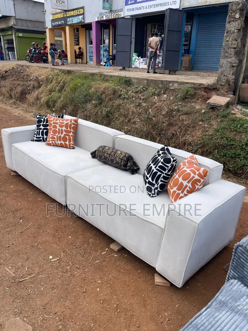 4‐Seater Modern White Sofa With Cushions