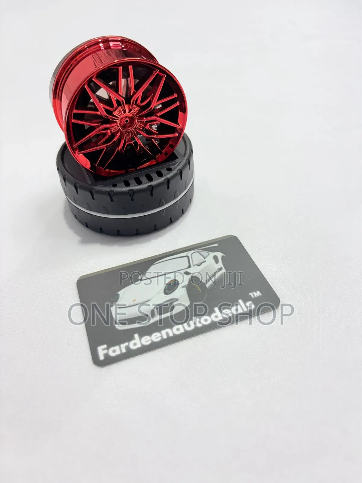 Rim Design Sitted on Tire Like Textured Base Solar Powered Air Fresner