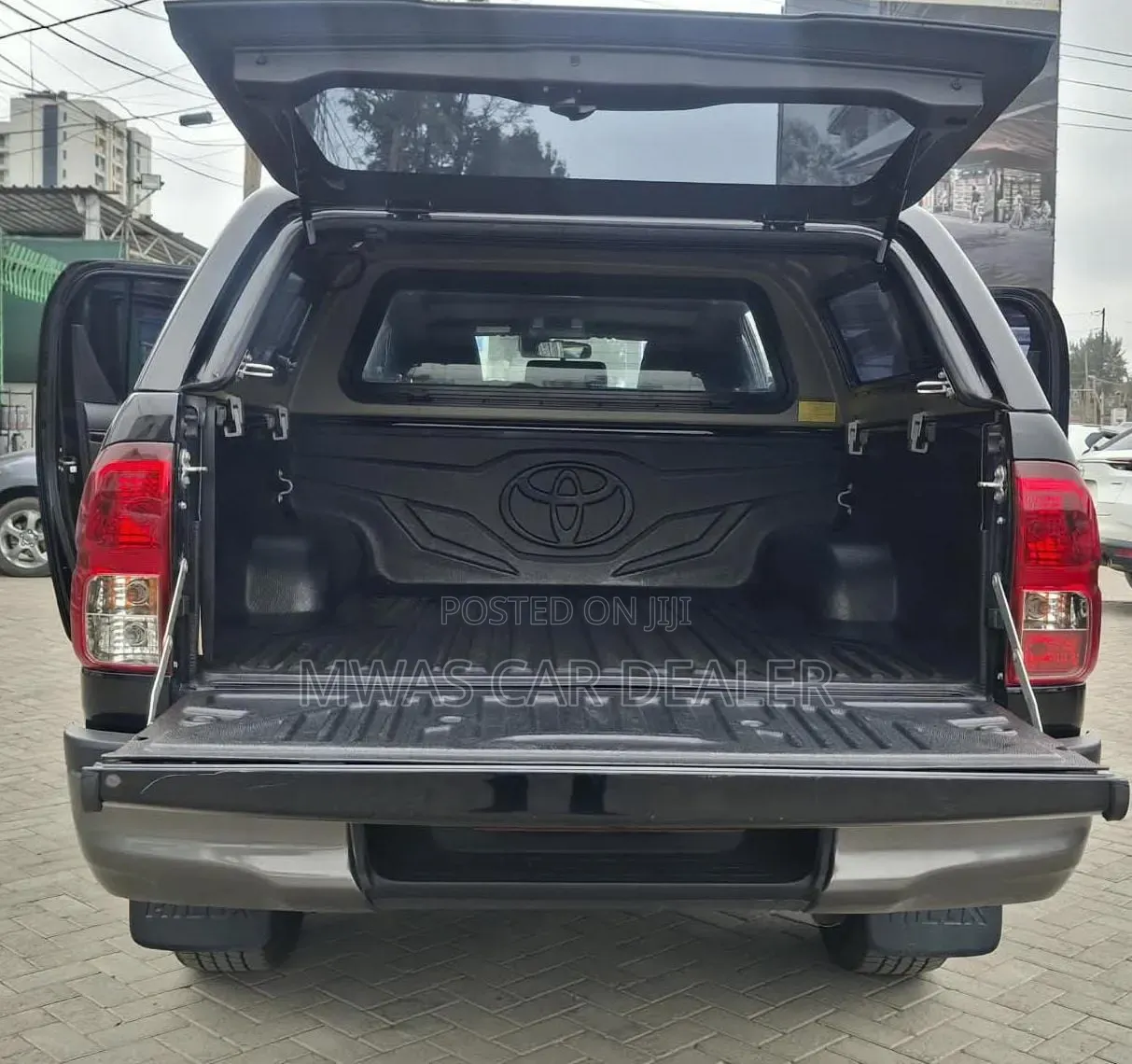 Toyota Hilux 2022 Black
