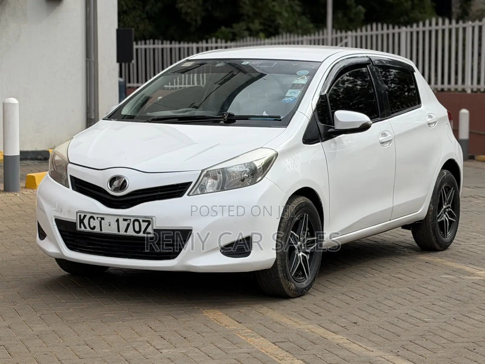 Toyota Vitz 2012 White