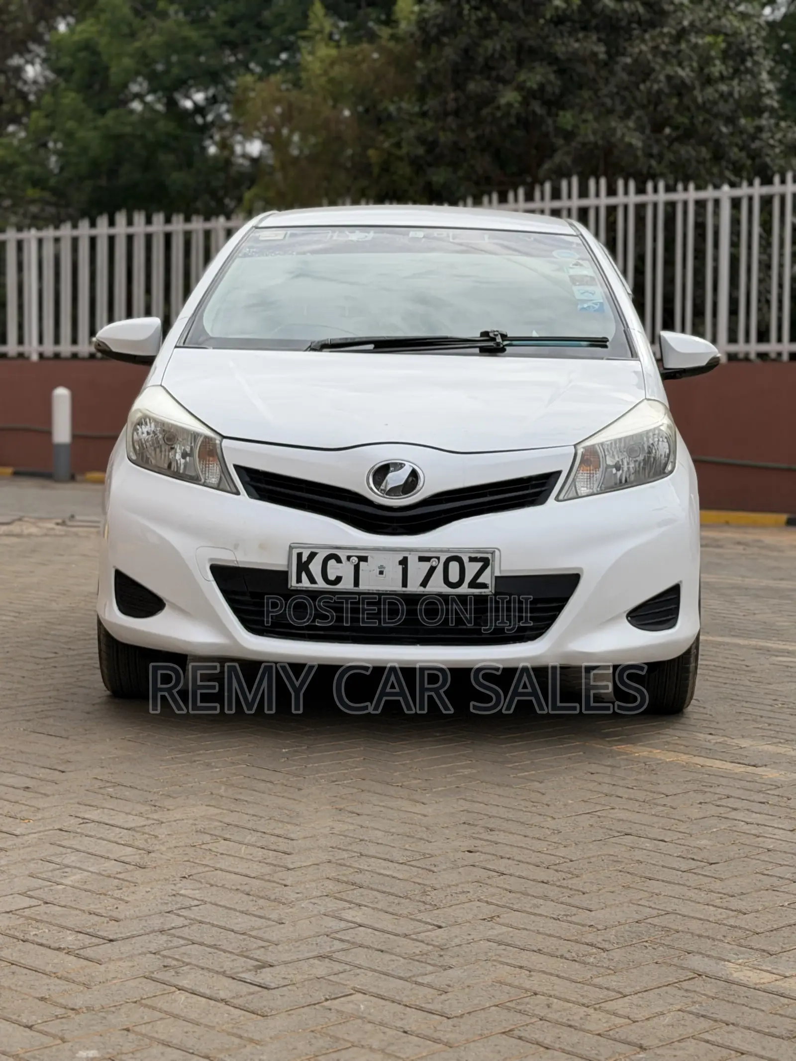 Toyota Vitz 2012 White
