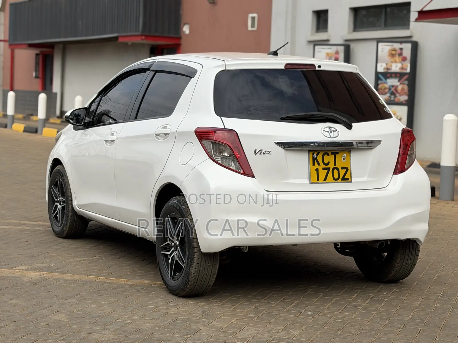 Toyota Vitz 2012 White