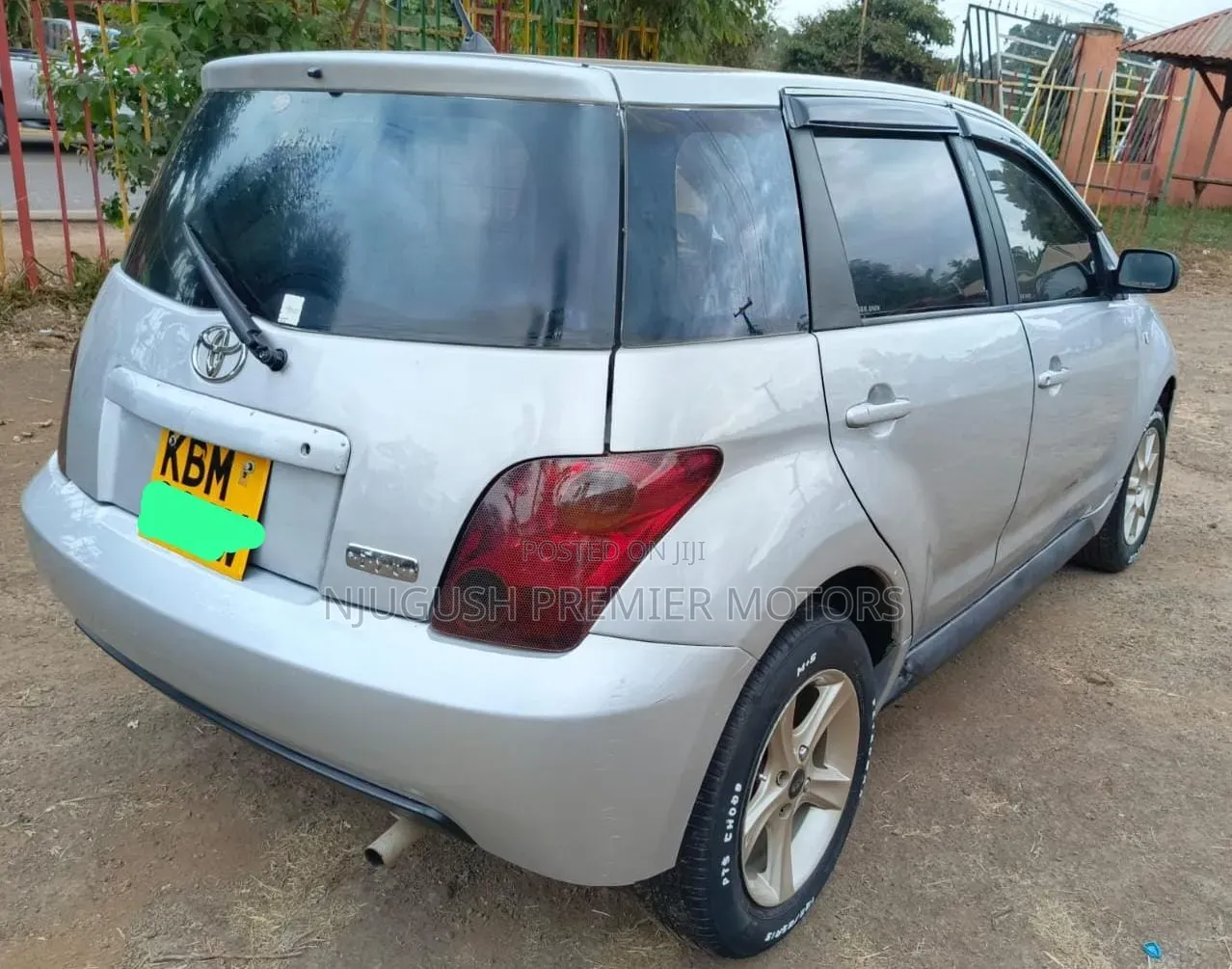 Toyota IST 2004 Silver