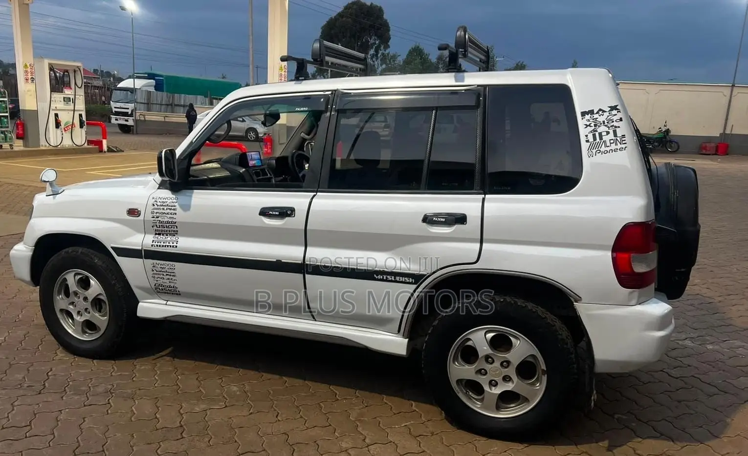 Mitsubishi Pajero 2006 White