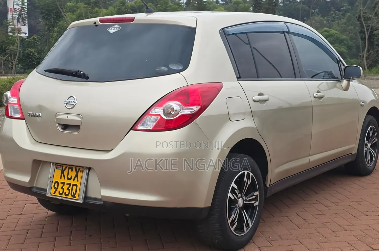 Nissan Tiida 2012 Gold