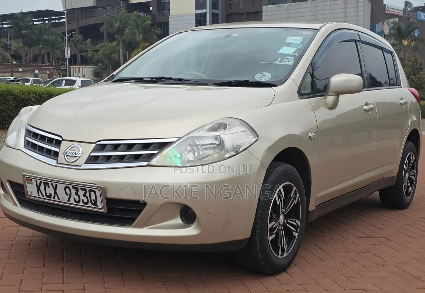 Nissan Tiida 2012 Gold