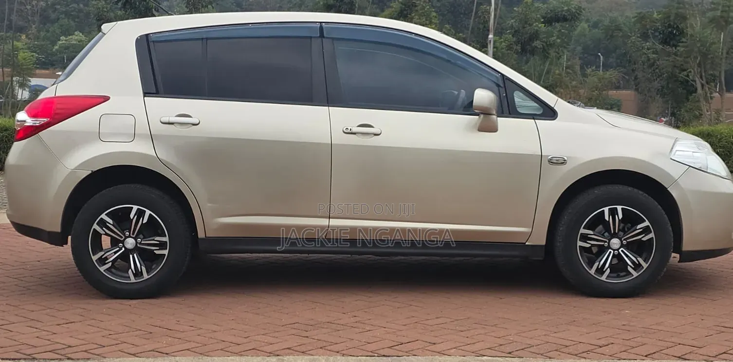 Nissan Tiida 2012 Gold