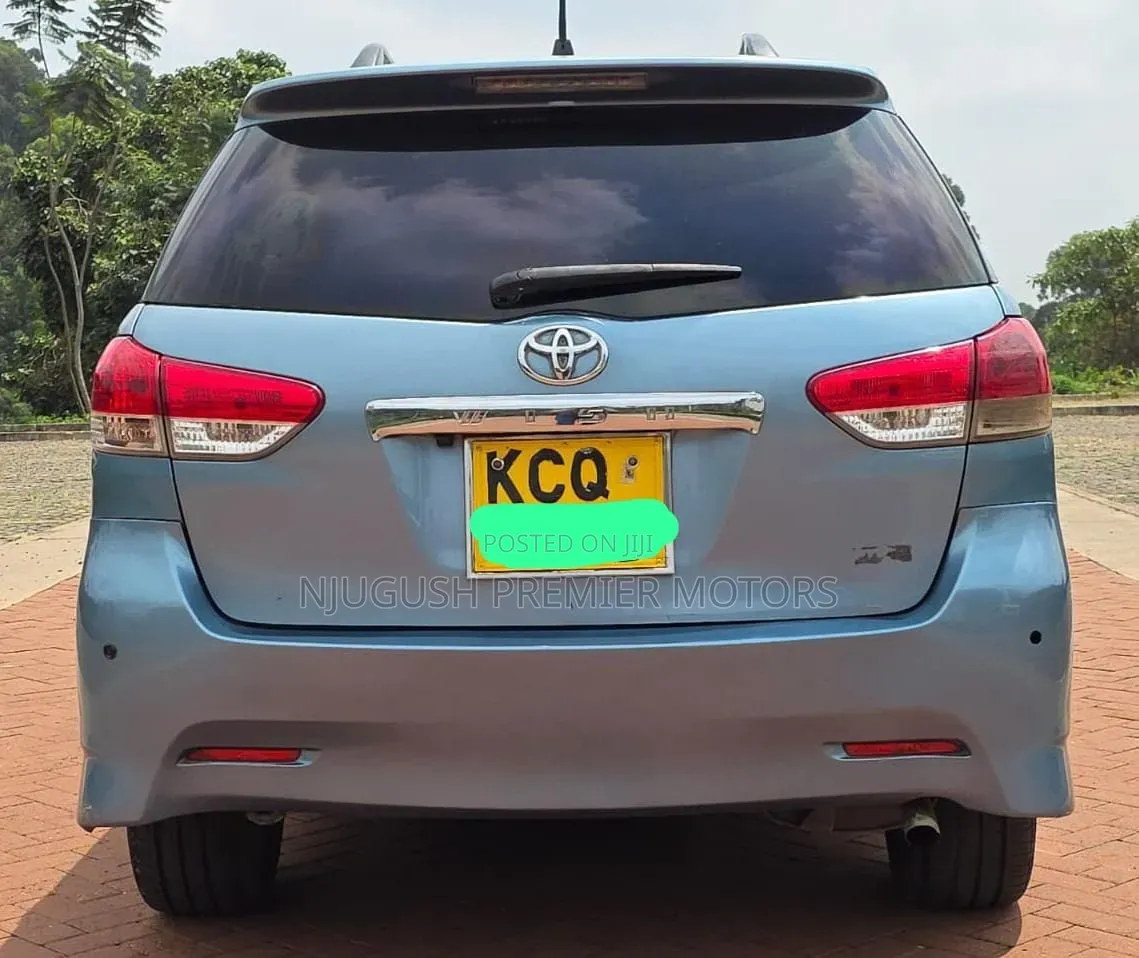 Toyota Wish 2011 Blue