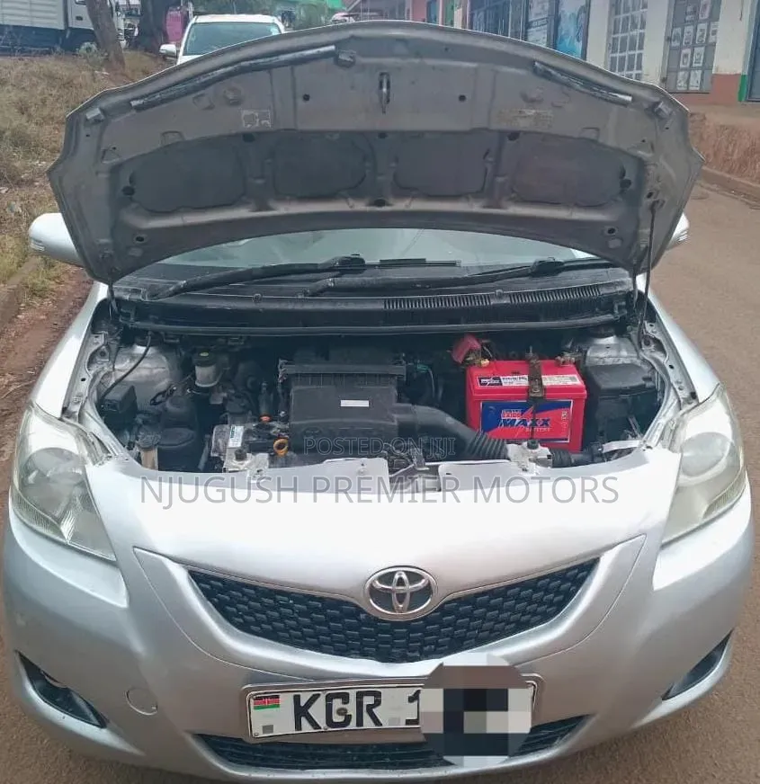 Toyota Belta 2011 Silver