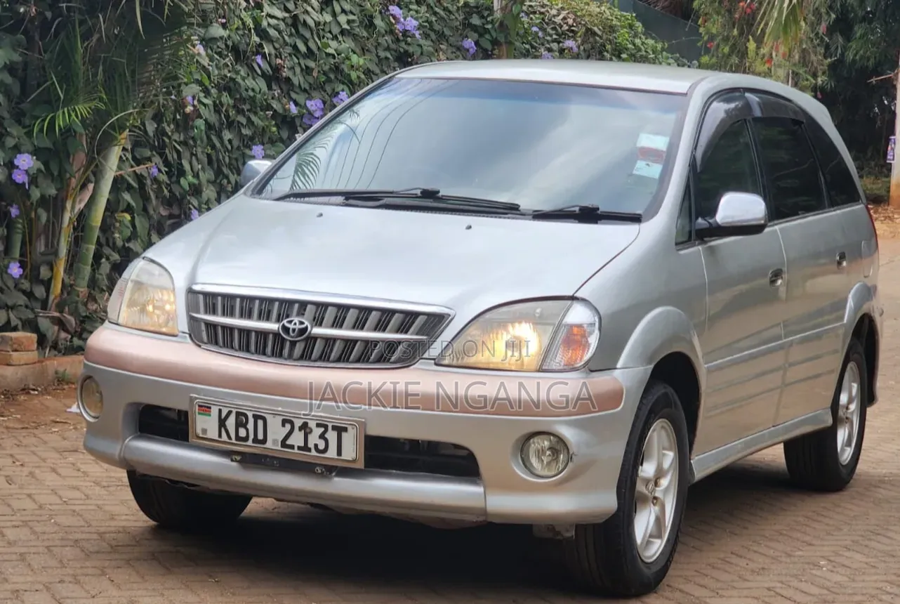 Toyota Nadia 2001 Silver