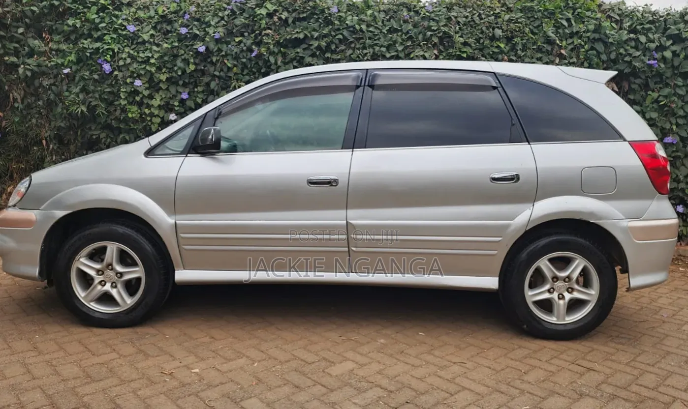 Toyota Nadia 2001 Silver