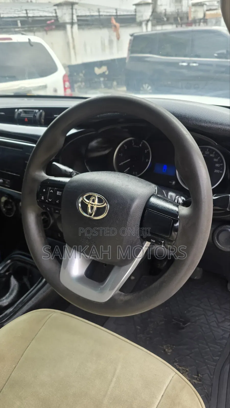Toyota Hilux 2019 White