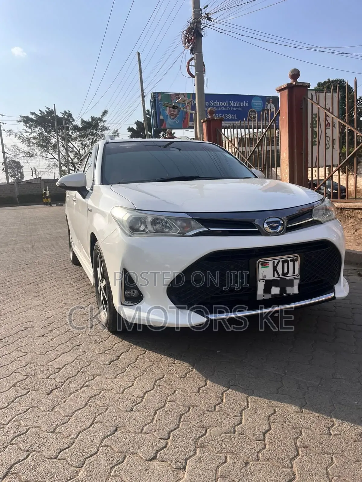 Toyota Corolla Fielder 1.5 Hybrid FWD 2018 White