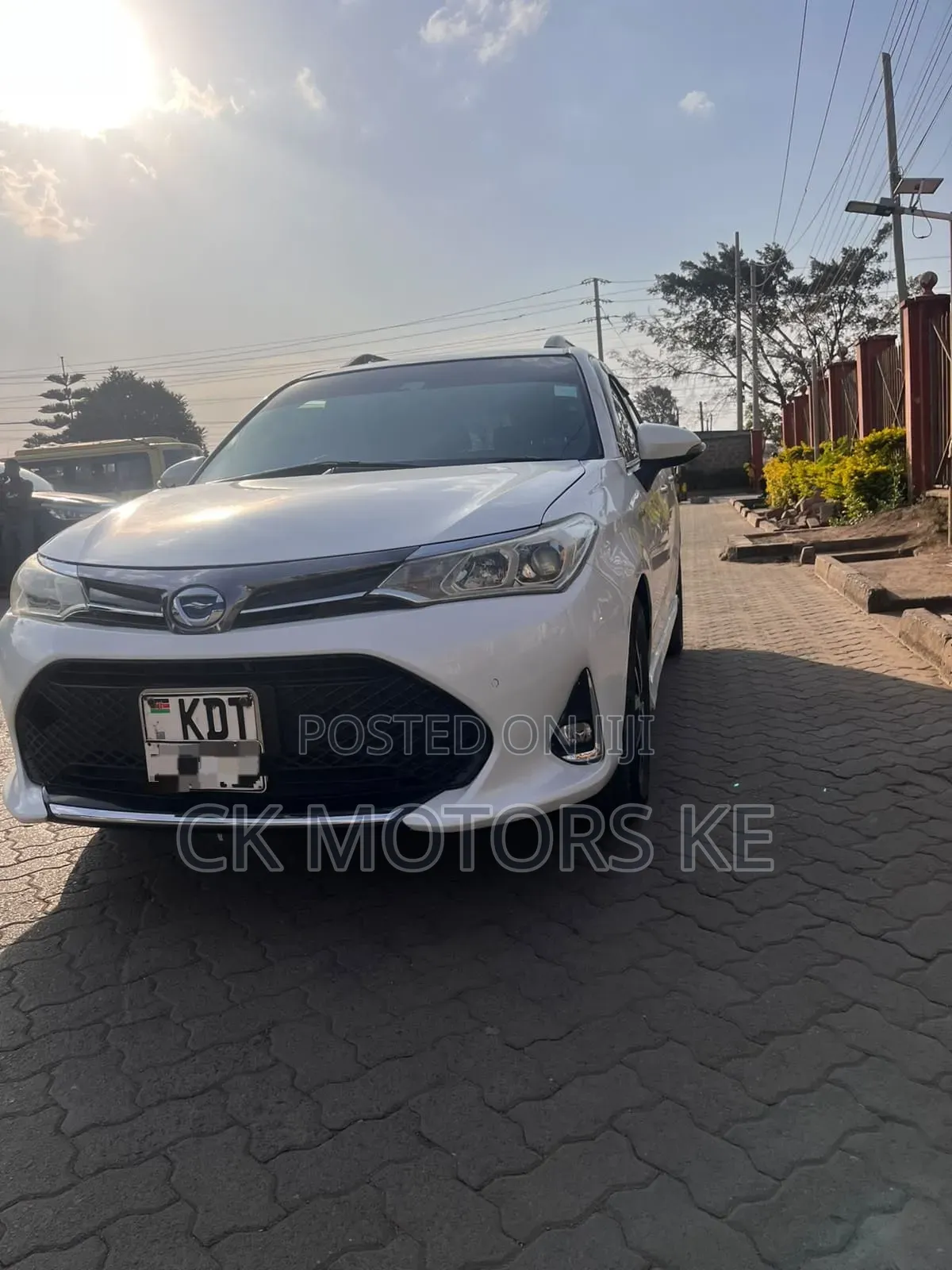 Toyota Corolla Fielder 1.5 Hybrid FWD 2018 White