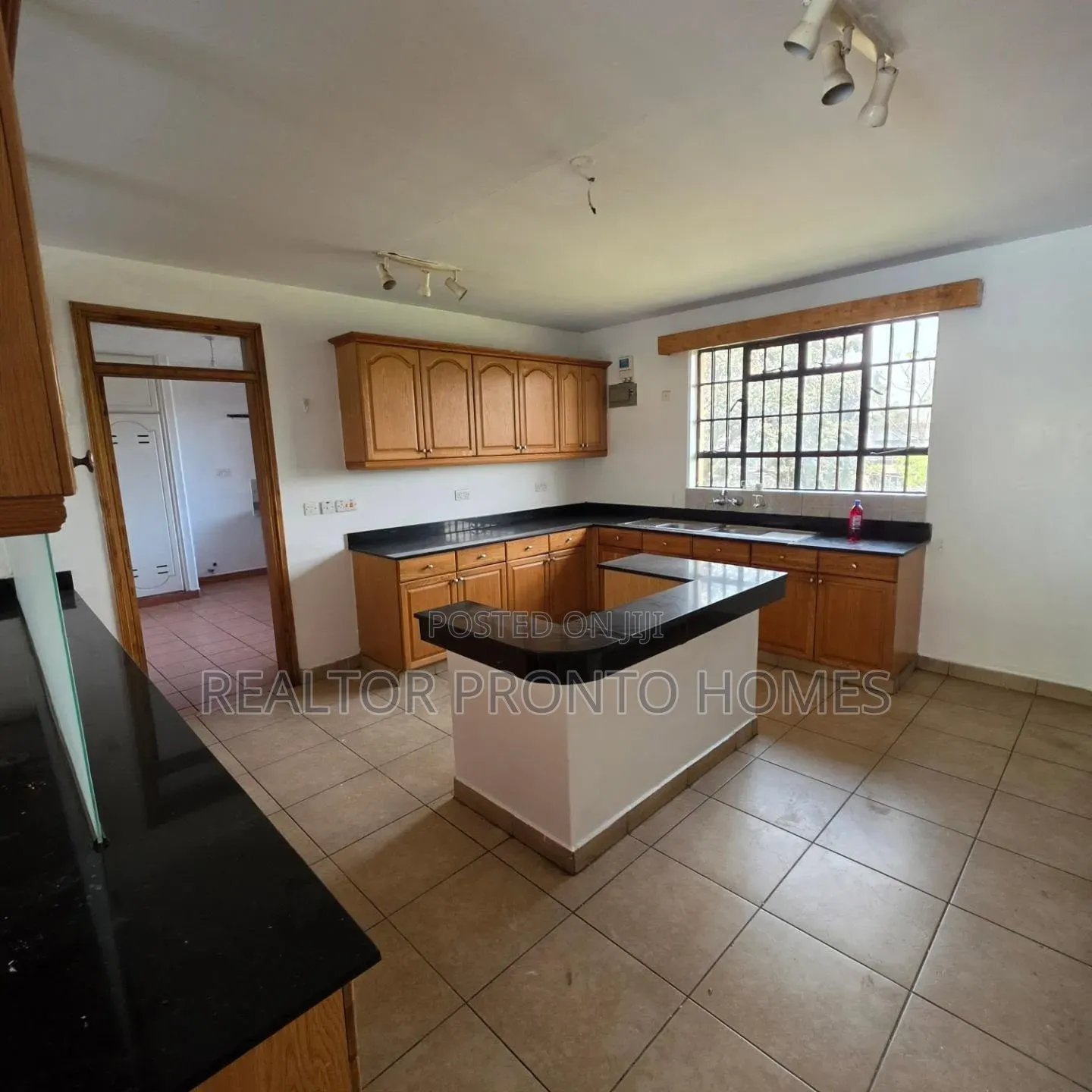 4bdrm Penthouse in Lavington, Valley Arcade for rent
