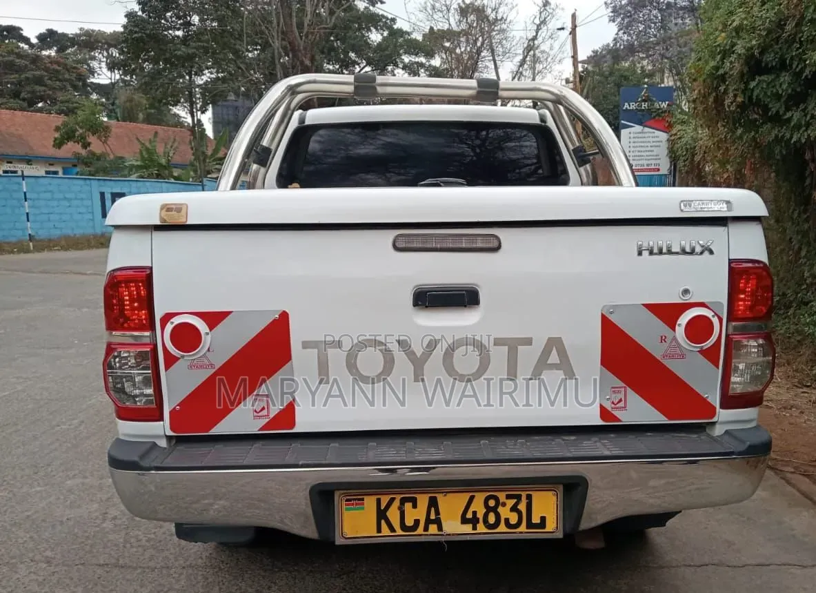 Toyota Hilux 2015 White