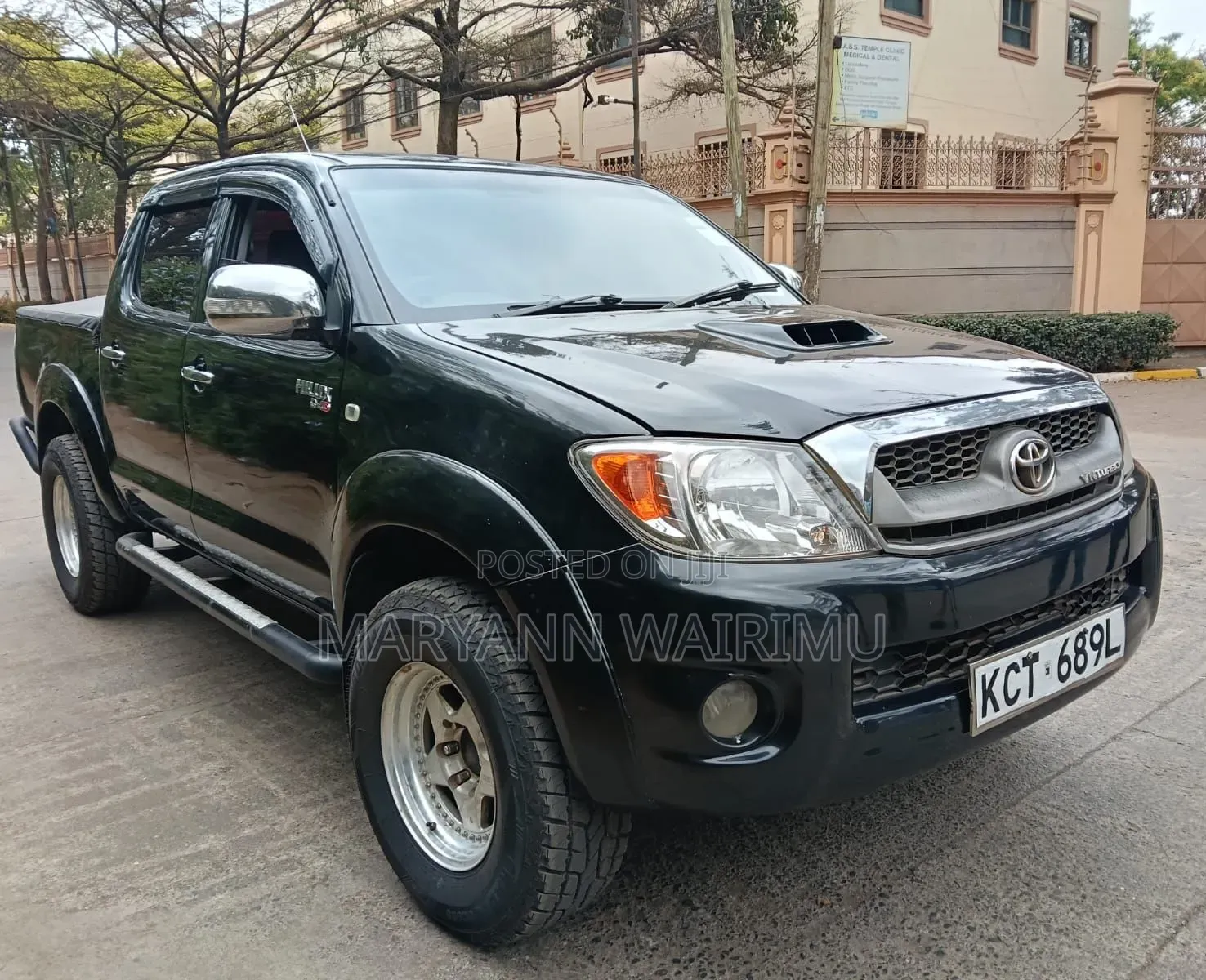 Toyota Hilux 2011 Black