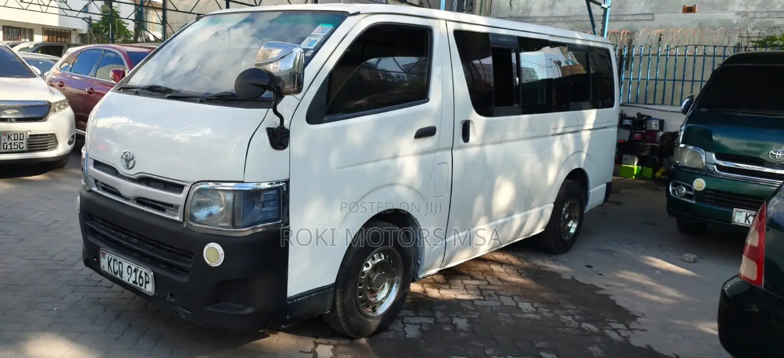 Toyota HiAce 2013 White