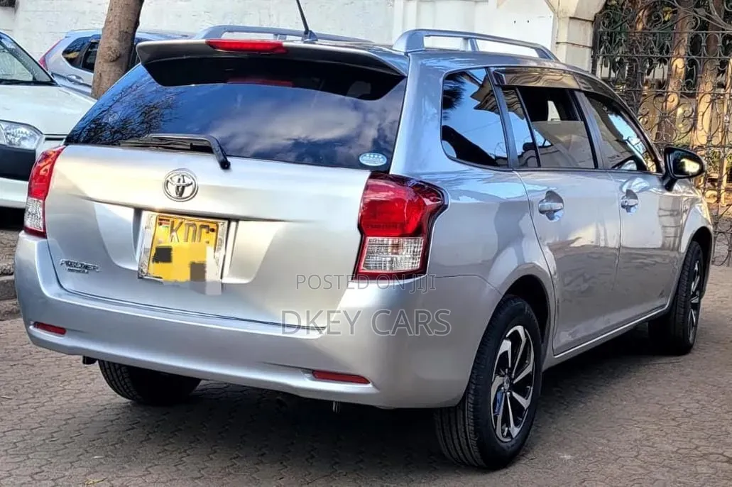 Toyota Corolla Fielder 2014 Silver