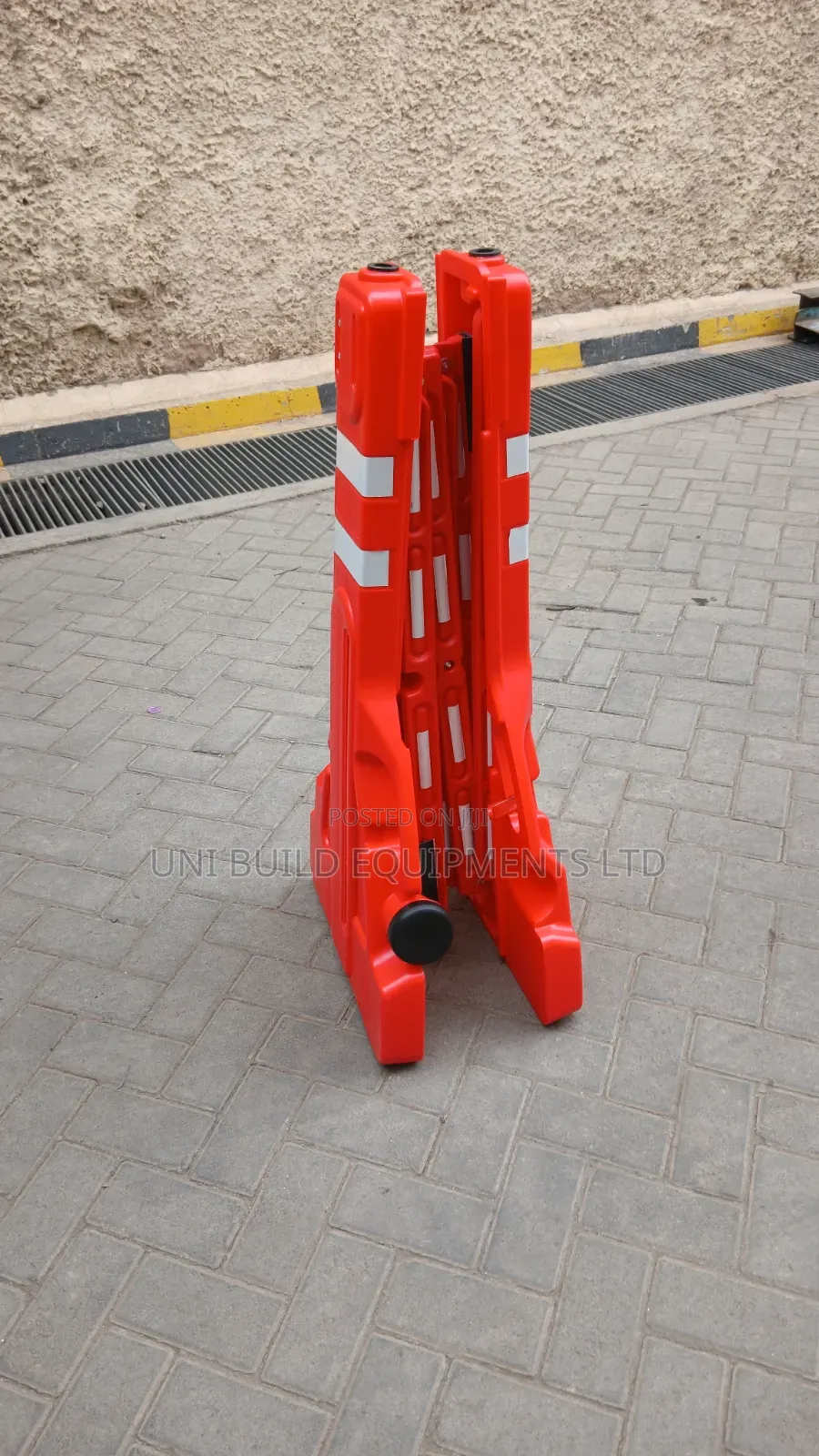 Expandable Red Safety Barricade