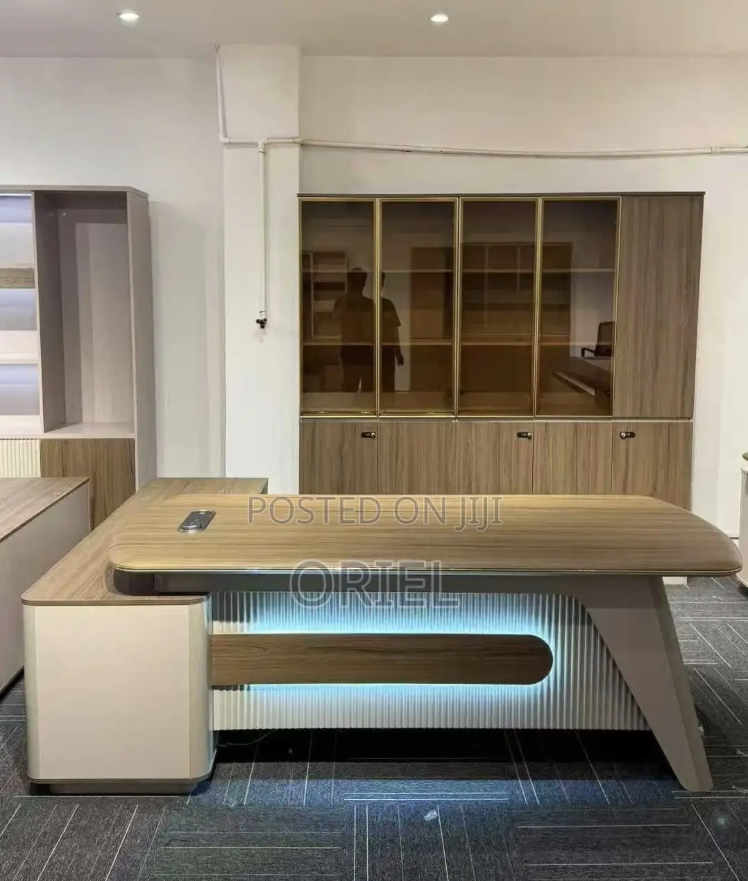 1.8 Meters Executive Boss Office Desk : C.E.O Workstation Desk