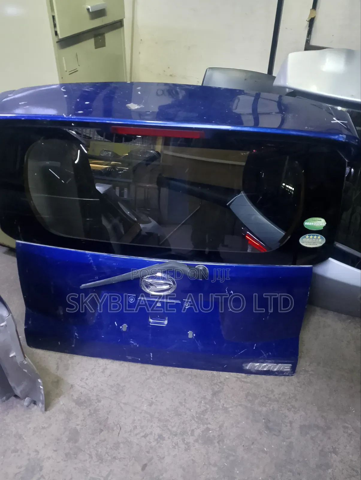 Daihatsu Move Tailgate