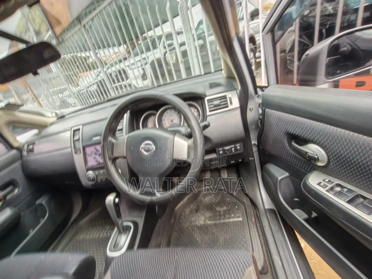 Nissan Tiida 2010 Silver