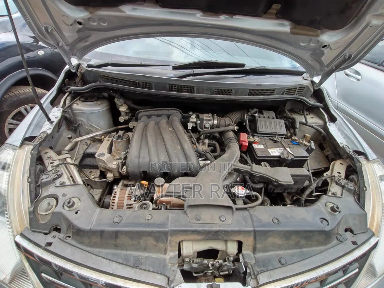 Nissan Tiida 2010 Silver