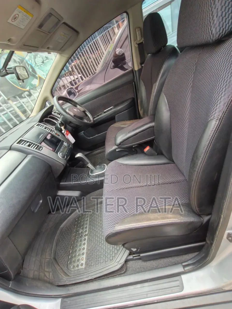 Nissan Tiida 2010 Silver