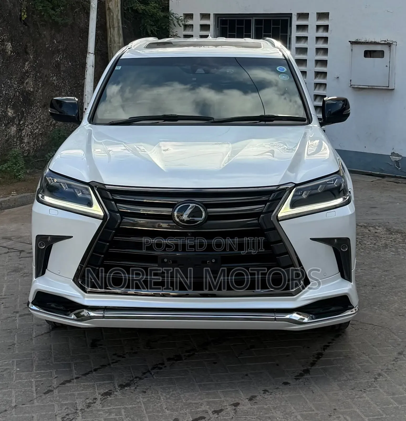 Lexus LX 2021 White
