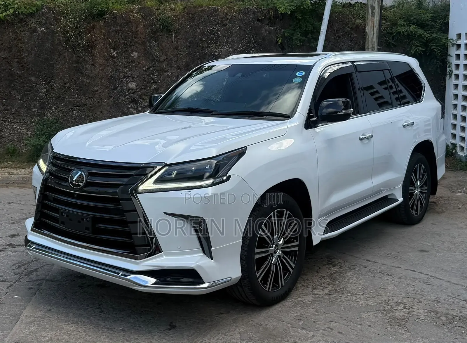 Lexus LX 2021 White
