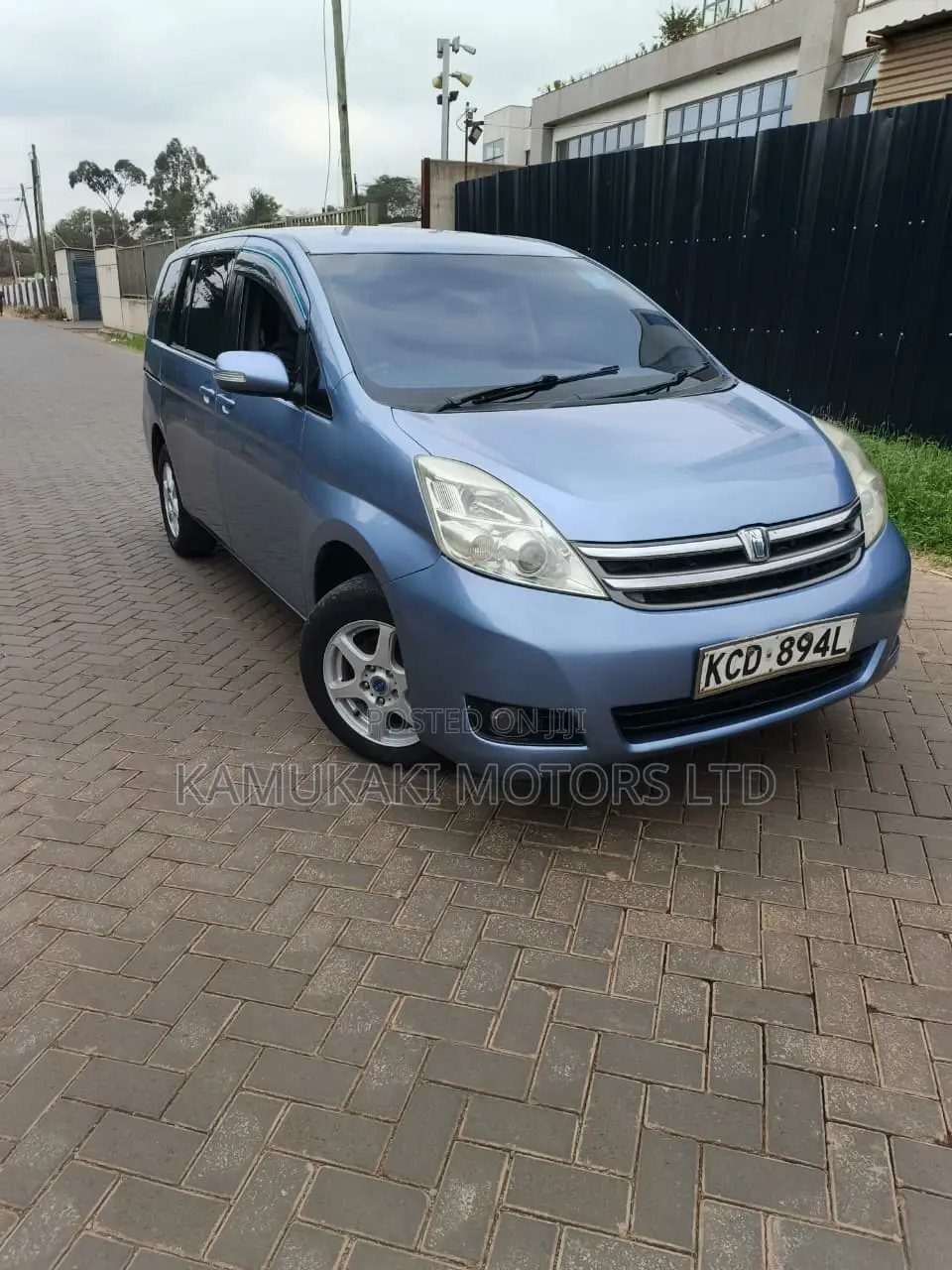 Toyota ISIS 2007 Blue