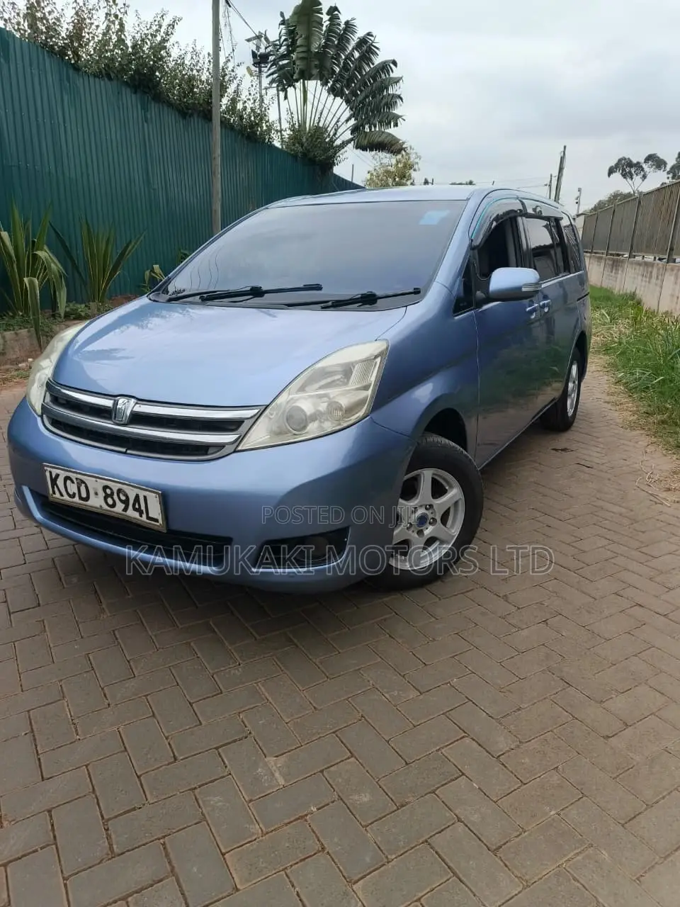 Toyota ISIS 2007 Blue