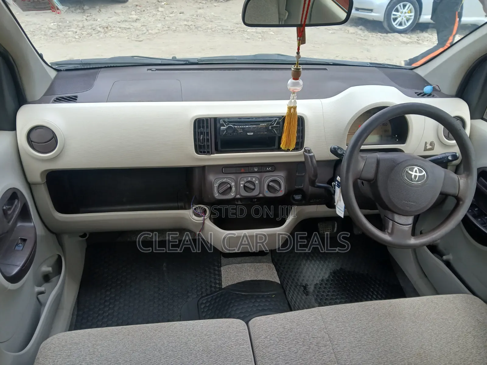 Toyota Passo 2012 Pink