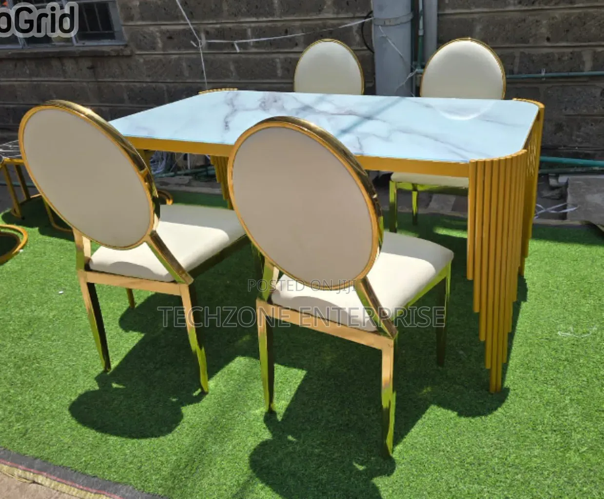 Modern Dinning Table;
Table Top Glass With
Chairs 