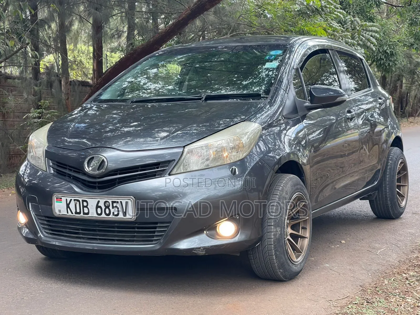 Toyota Vitz 2013 Black