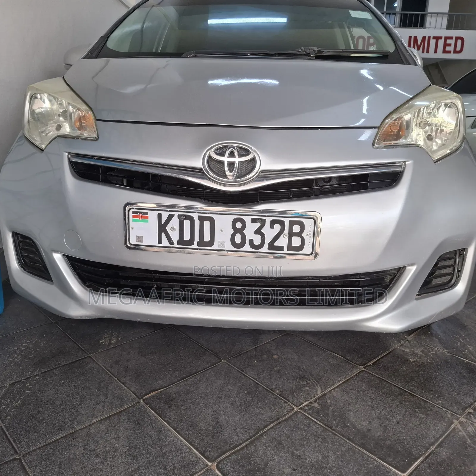 Toyota Ractis 1.5 FWD 2014 Silver